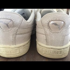 Super comfortable White Puma Sneakers